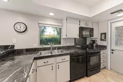 48940 Phlox Place, Palm Desert, CA 92260 - Photo 10