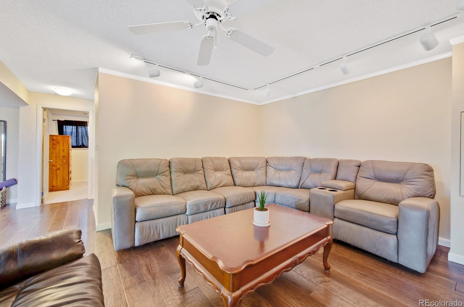 9935 Wagon Trl Dr, Littleton CO 80123-1955 exterior