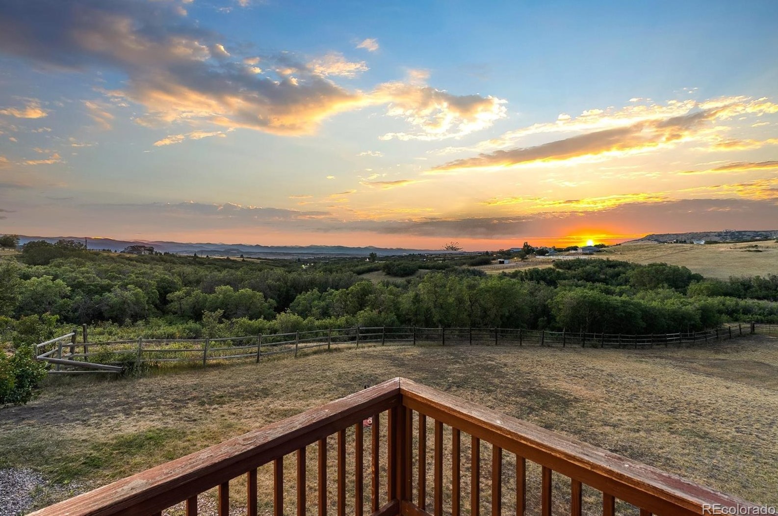 1749 Peak View Dr, Castle Rock, CO 80109-9582