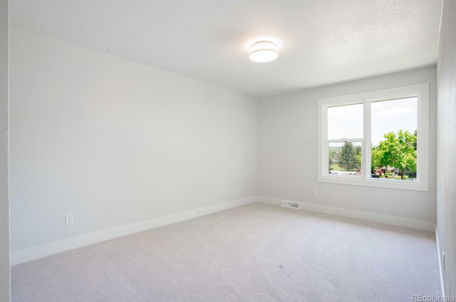 7706 Clermont Ct, Littleton CO  80122-3707 exterior