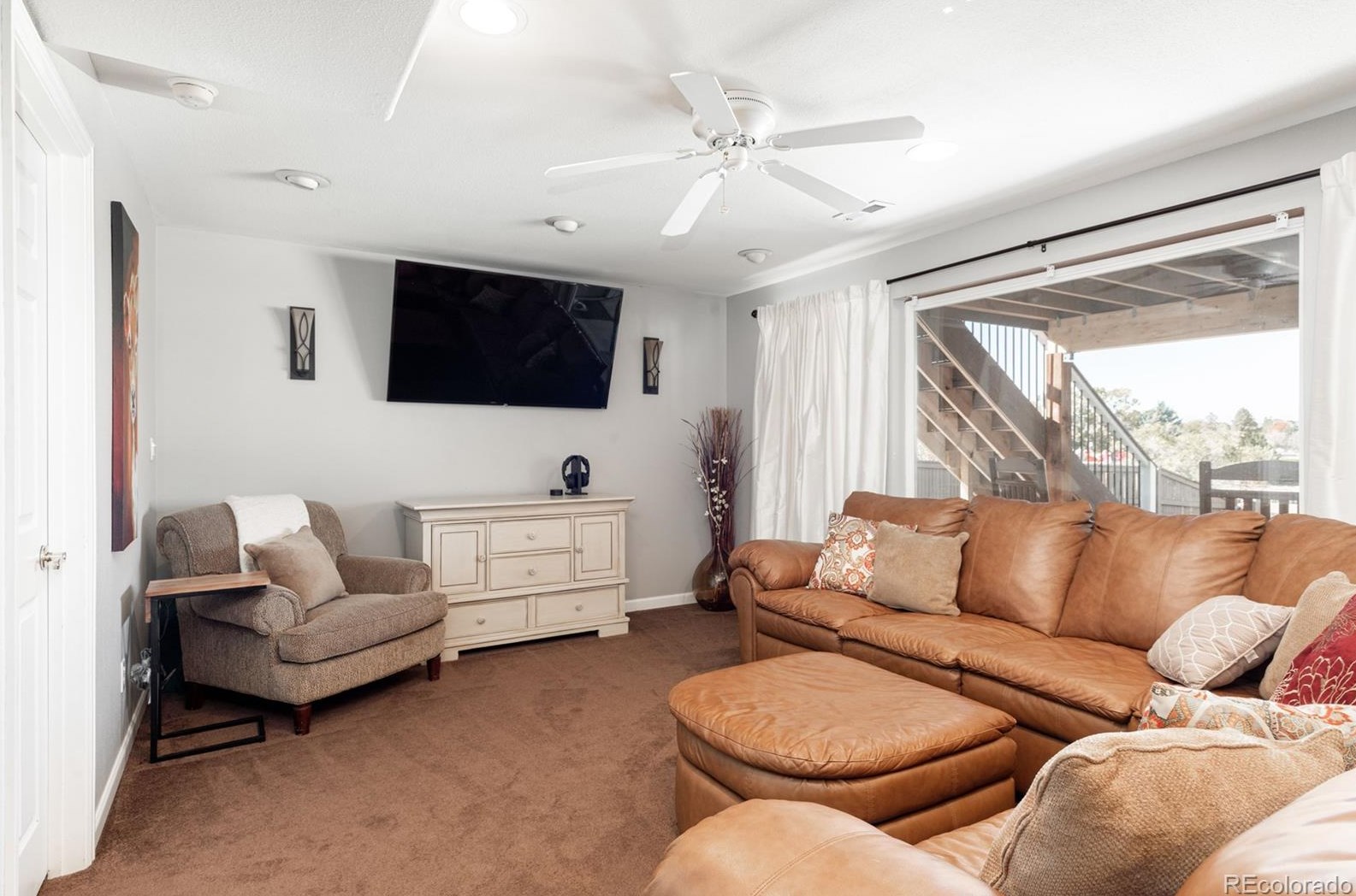 9461 Lark Sparrow Dr, Littleton CO 80126-5233 exterior