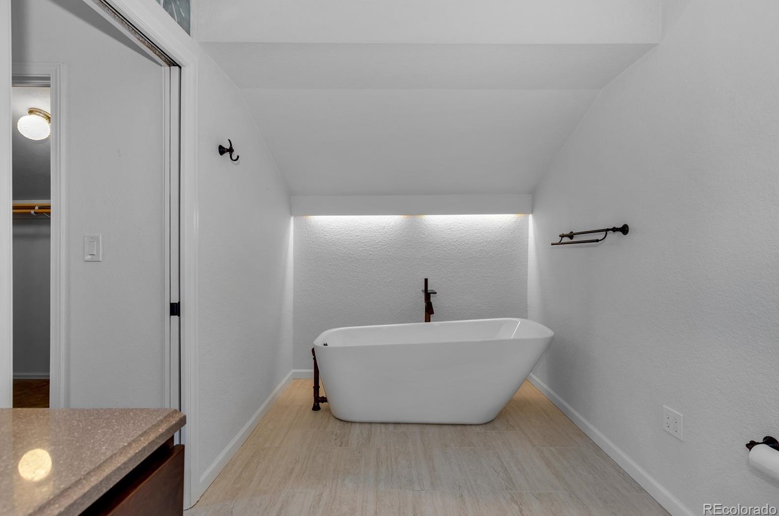 6131 Marion Way, Littleton CO 80121-2619 exterior