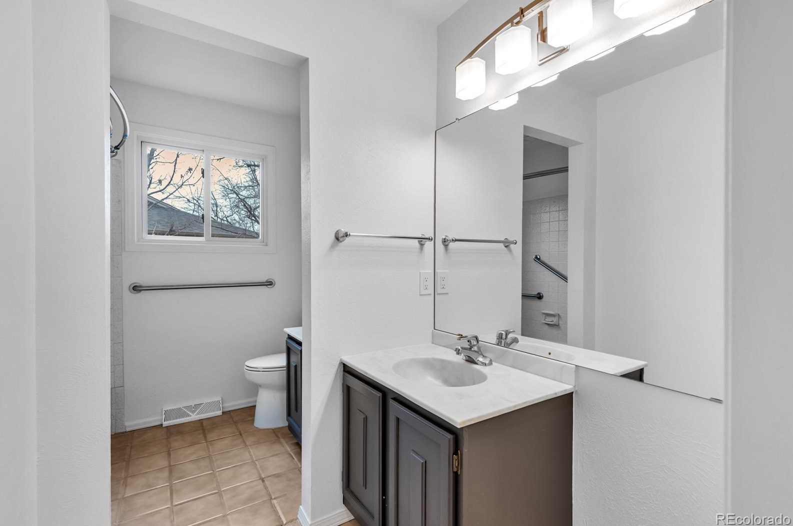 6131 Marion Way, Littleton CO 80121-2619 exterior