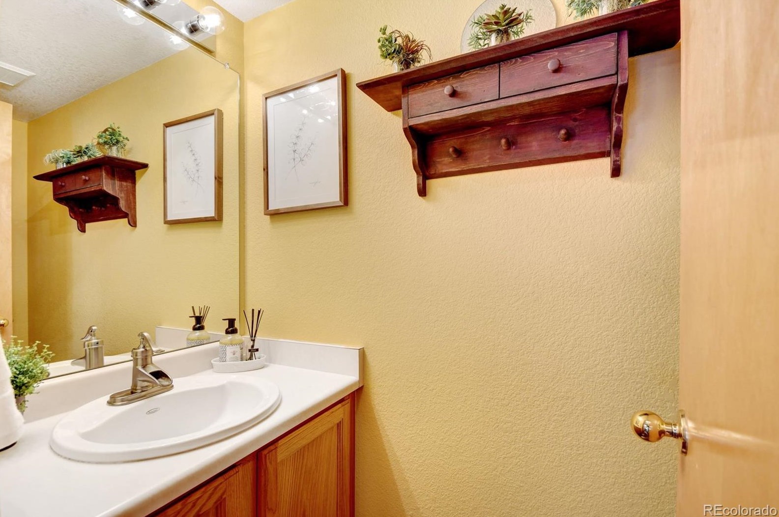 2337 Hyacinth Rd, Littleton CO 80129-4697 exterior