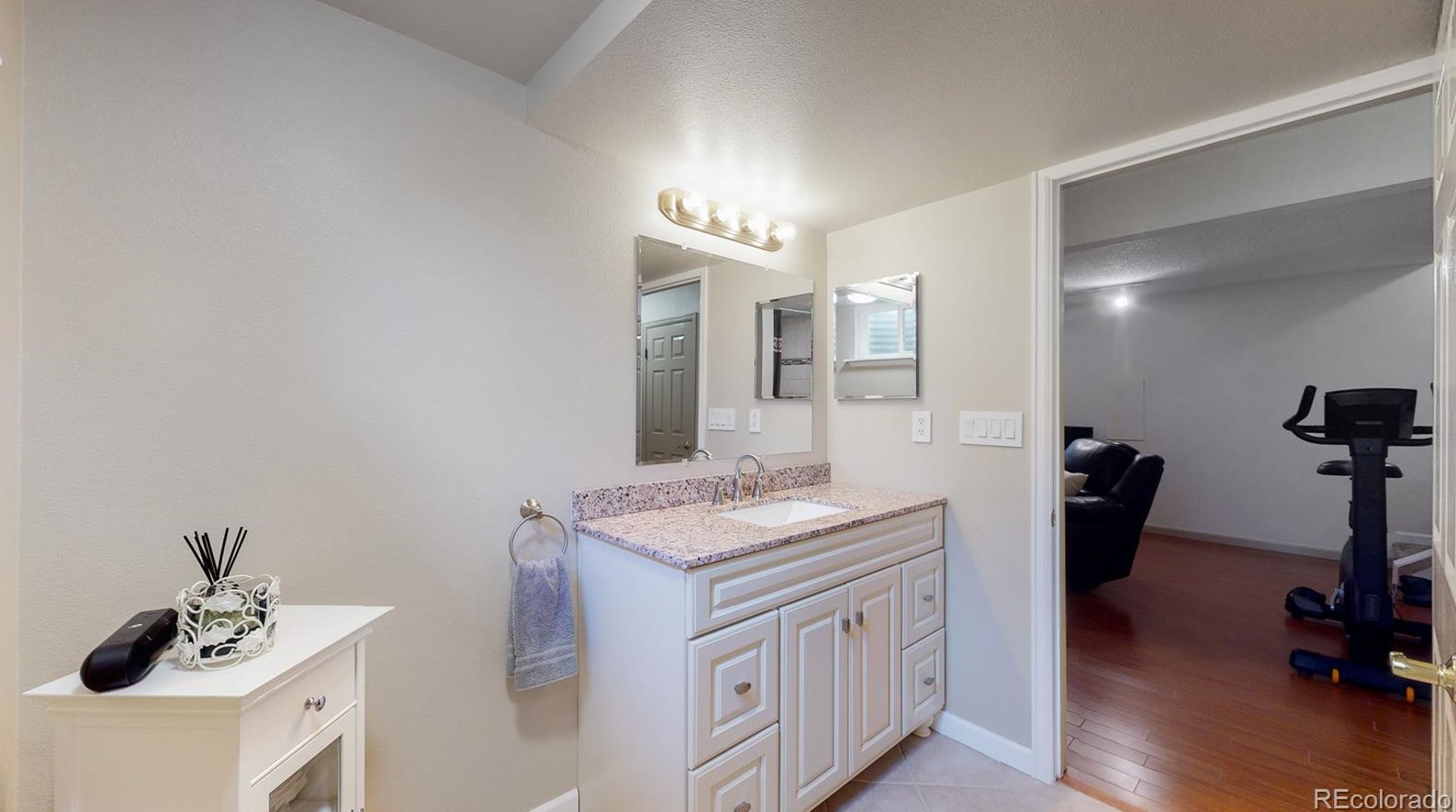 8542 Star Cir, Littleton CO 80128-6242 exterior