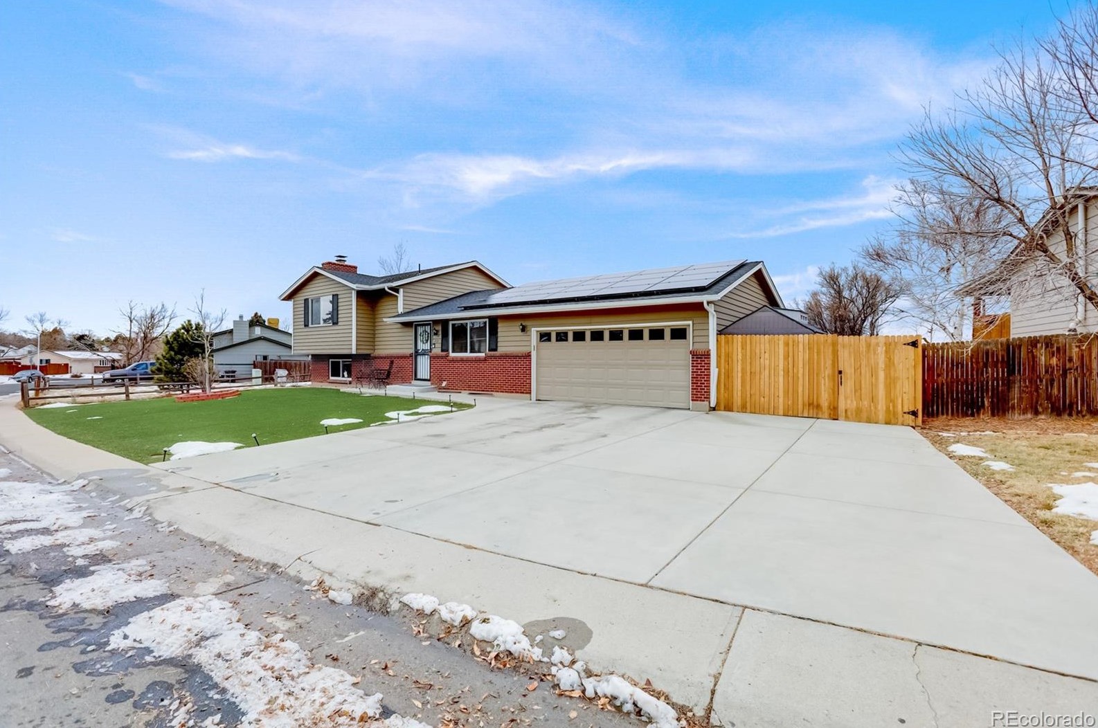 212 Helena Cir, Littleton, CO 80124-2709