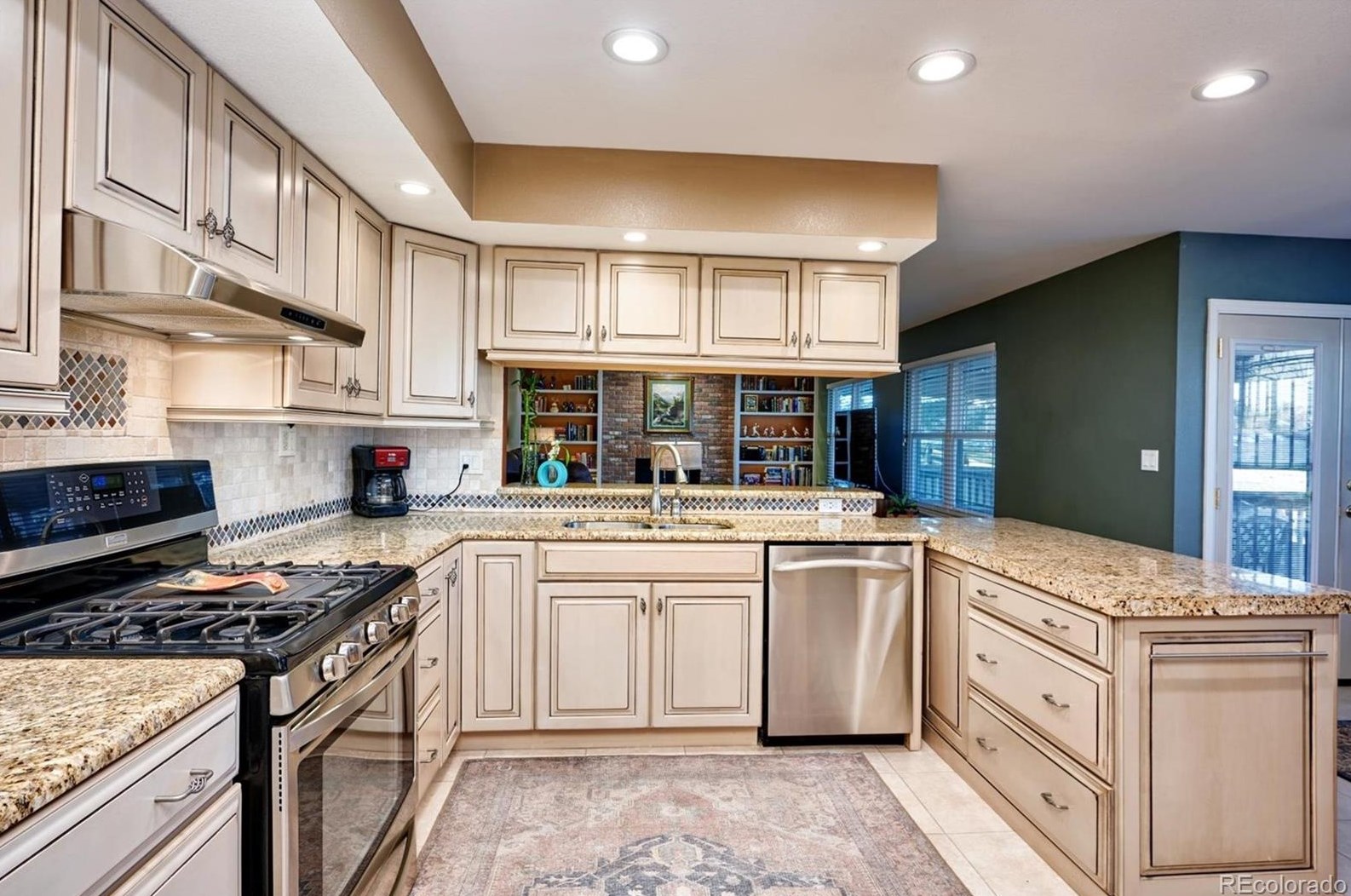 8604 Forrest Dr, Littleton CO  80126-2921 exterior