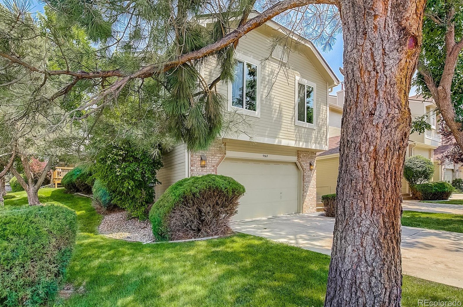 9565 Hinsdale Pl, Littleton, CO 80128-4171