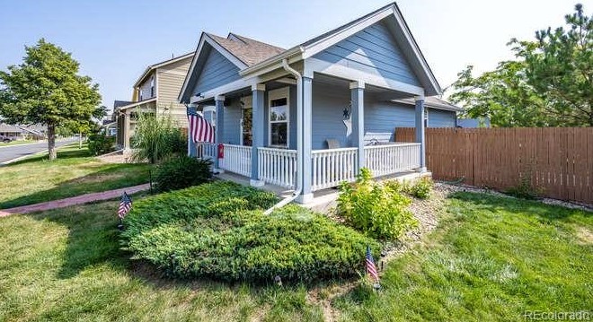 2802 Renshaw St, Strasburg, CO 80136-7417