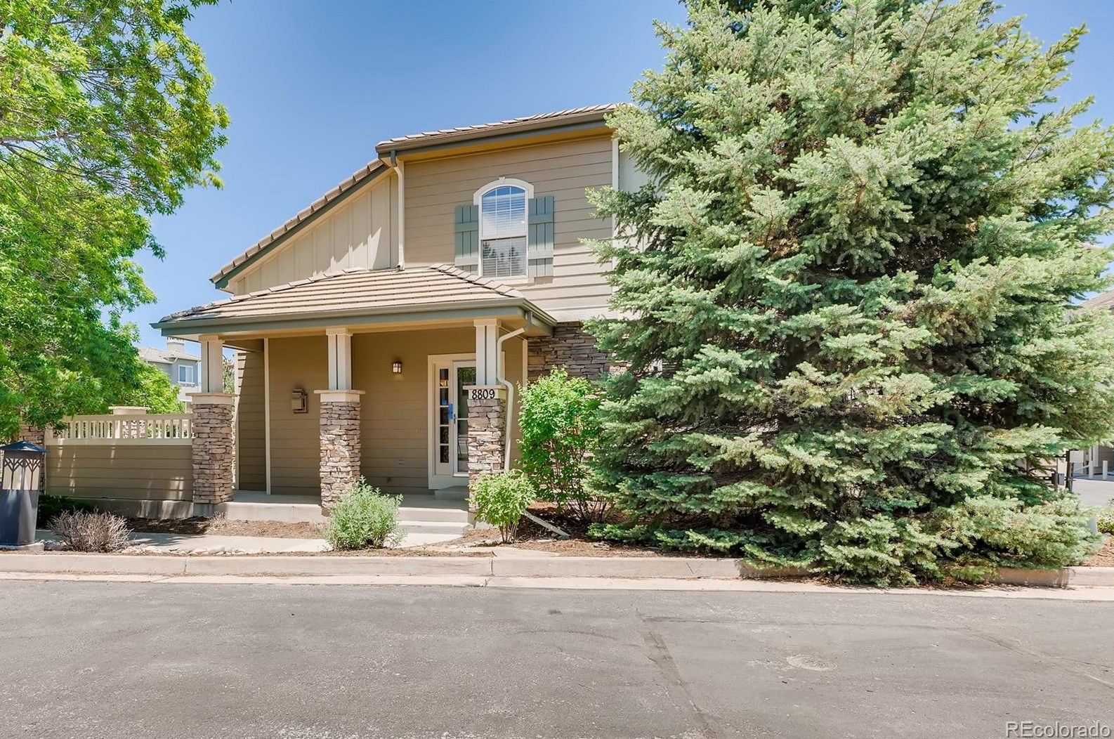 8809 Edinburgh Cir, Littleton, CO 80129-2241