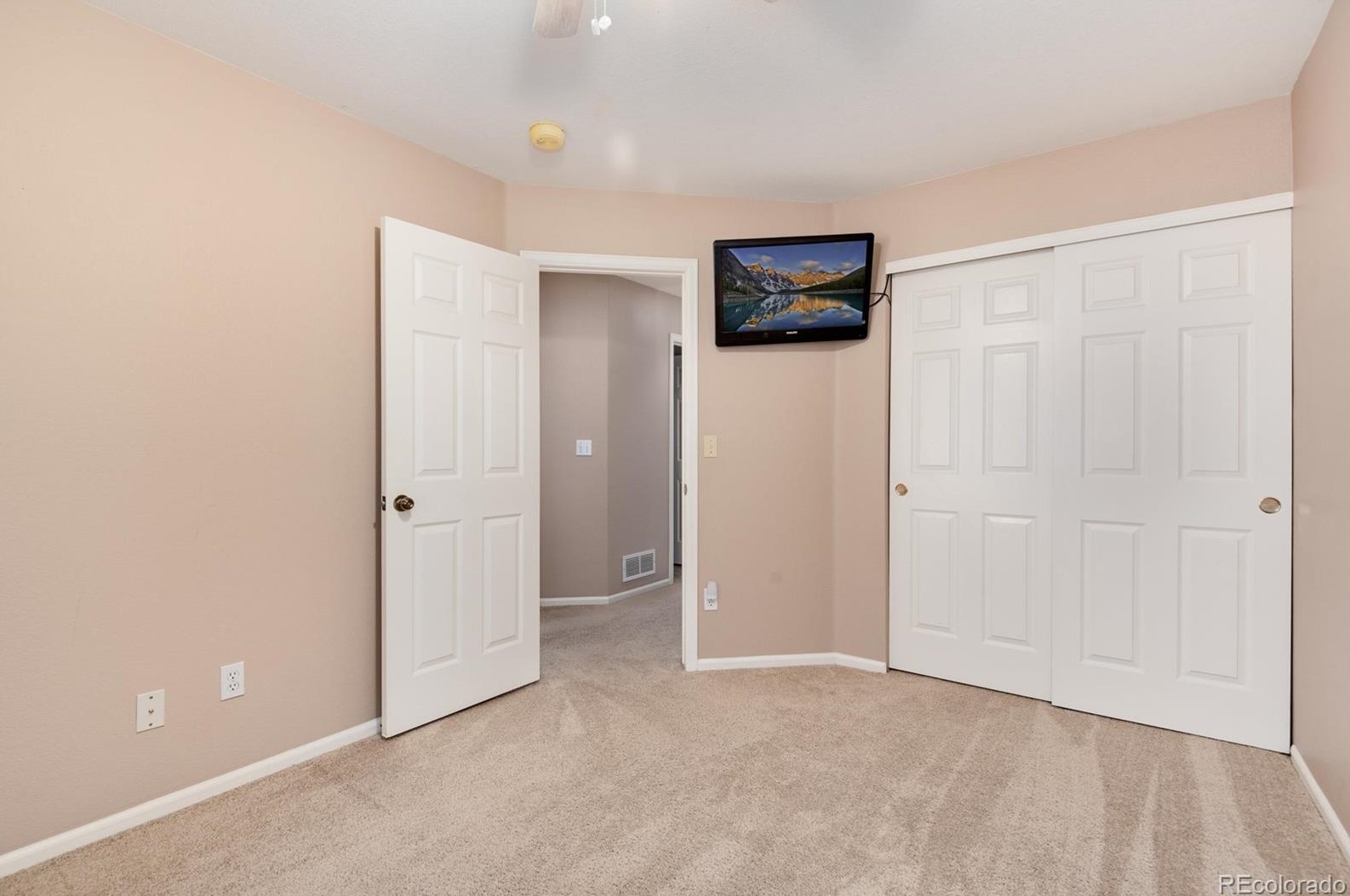 9820 Gatesbury Cir, Littleton CO  80126-6839 exterior