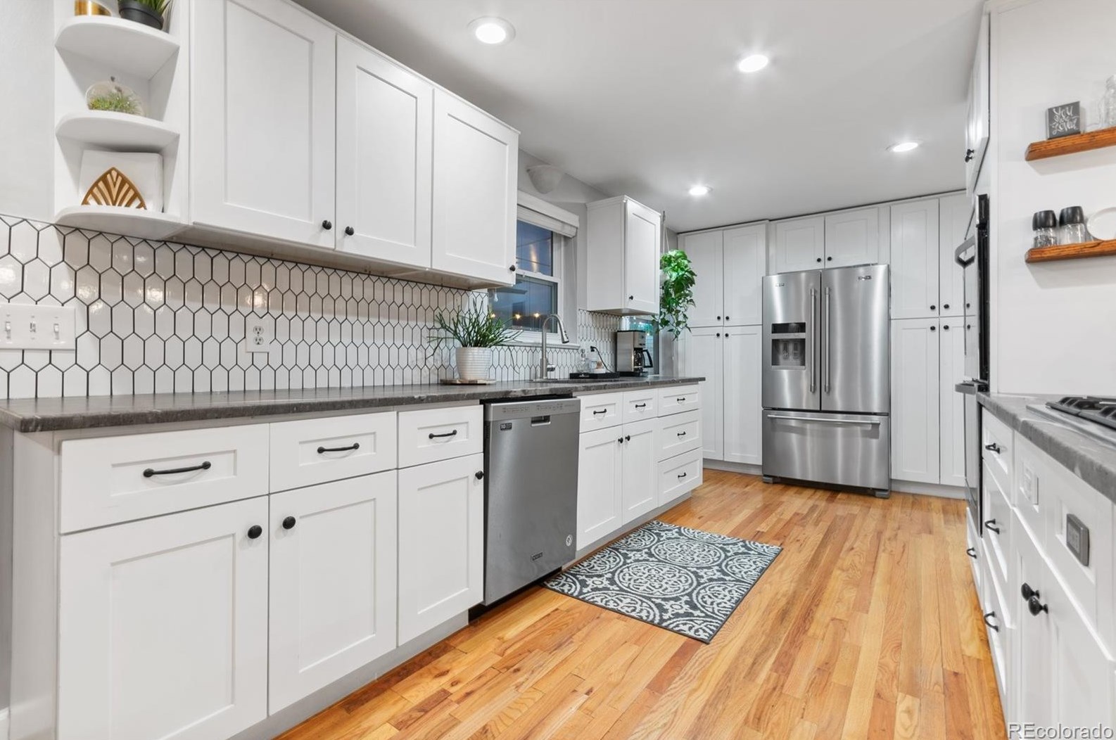 6220 Marion Way, Littleton CO 80121-2619 exterior