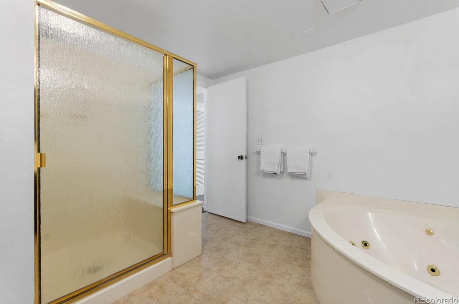 6220 Marion Way, Littleton CO 80121-2619 exterior