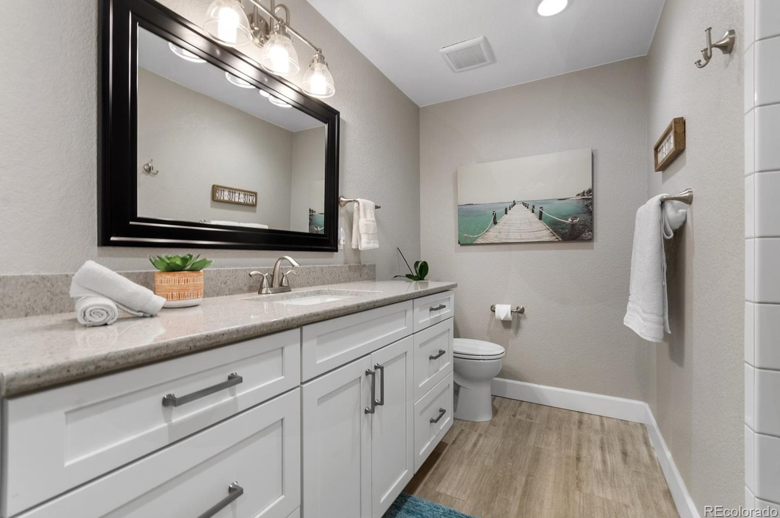 6220 Marion Way, Littleton CO 80121-2619 exterior