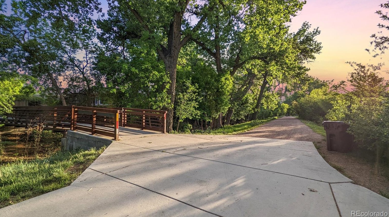 6220 Marion Way, Littleton CO 80121-2619 exterior