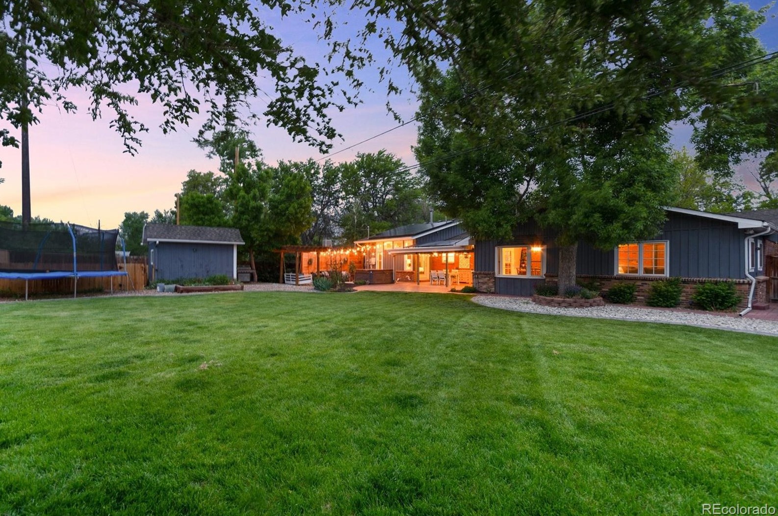 6220 Marion Way, Littleton CO 80121-2619 exterior