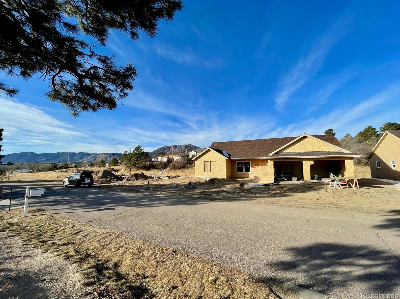 818 Meadow Ln, Palmer Lake, CO 80133-9058