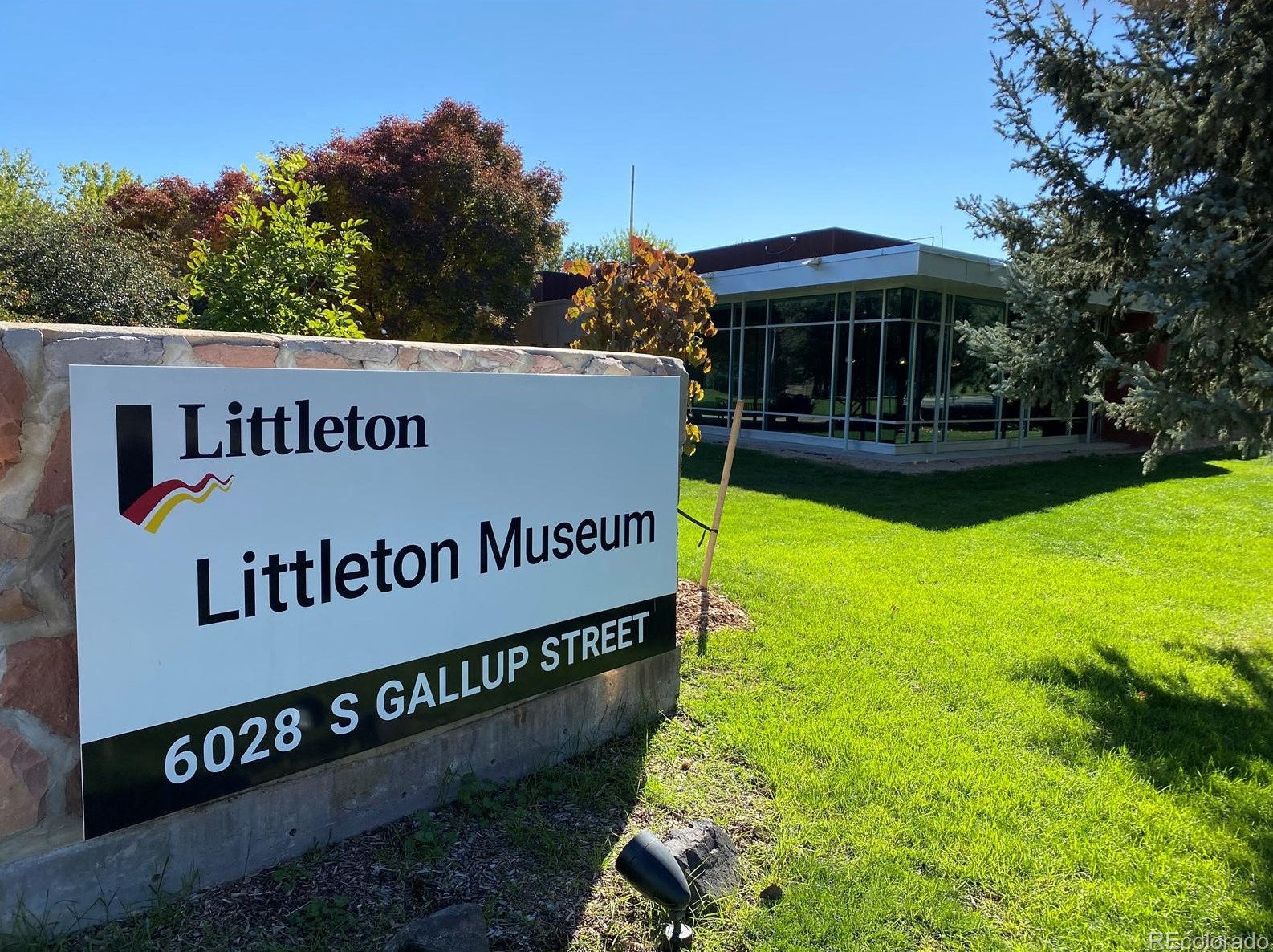 633 Longview Ave, Littleton CO 80120-3433 exterior