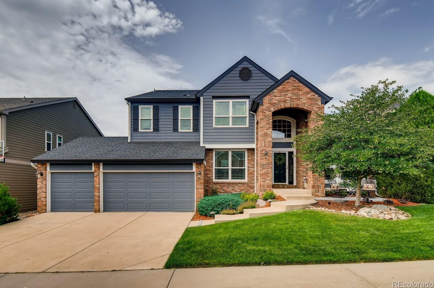 907 Shadowstone Dr, Littleton, CO 80129-1843