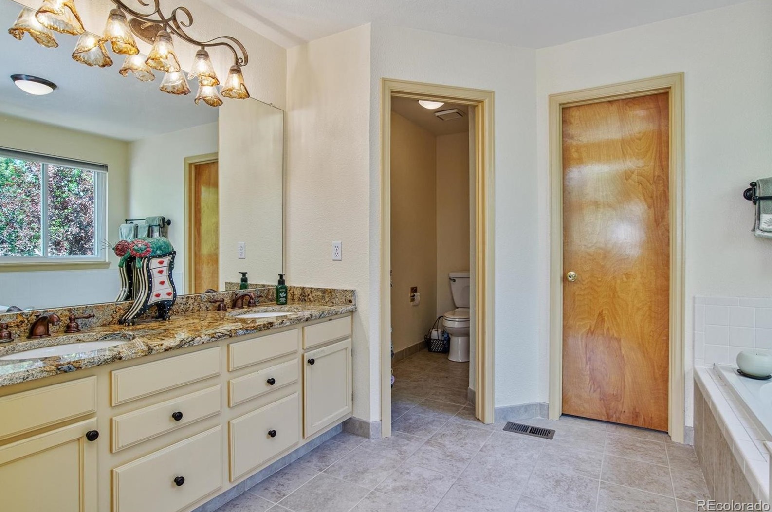 10039 Silver Maple Rd, Littleton CO 80129-5460 exterior