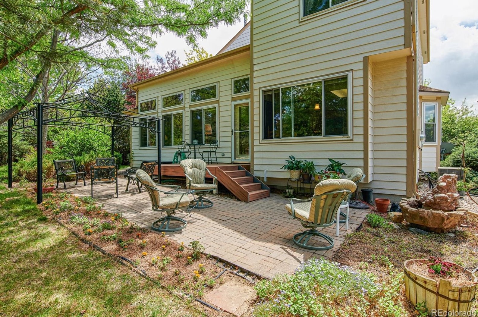 10039 Silver Maple Rd, Littleton CO 80129-5460 exterior