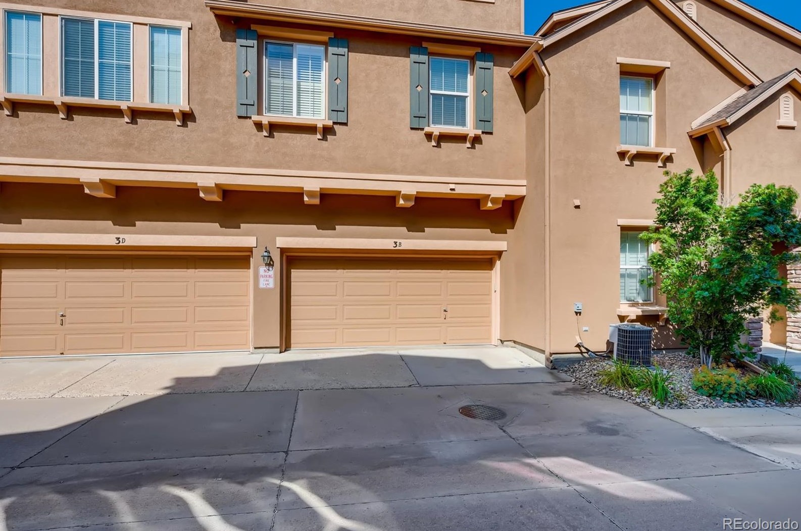 10519 Ashfield St, Littleton CO  80126-8087 exterior