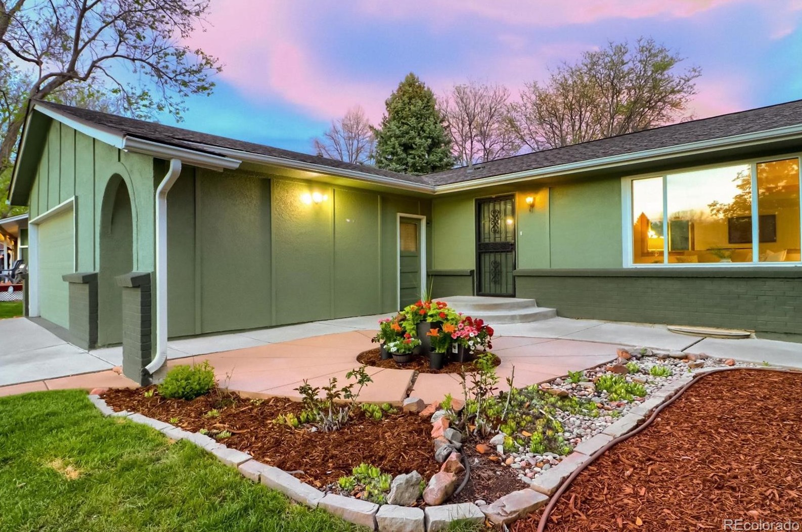 8240 Jay Cir, Arvada, CO 80003-1729