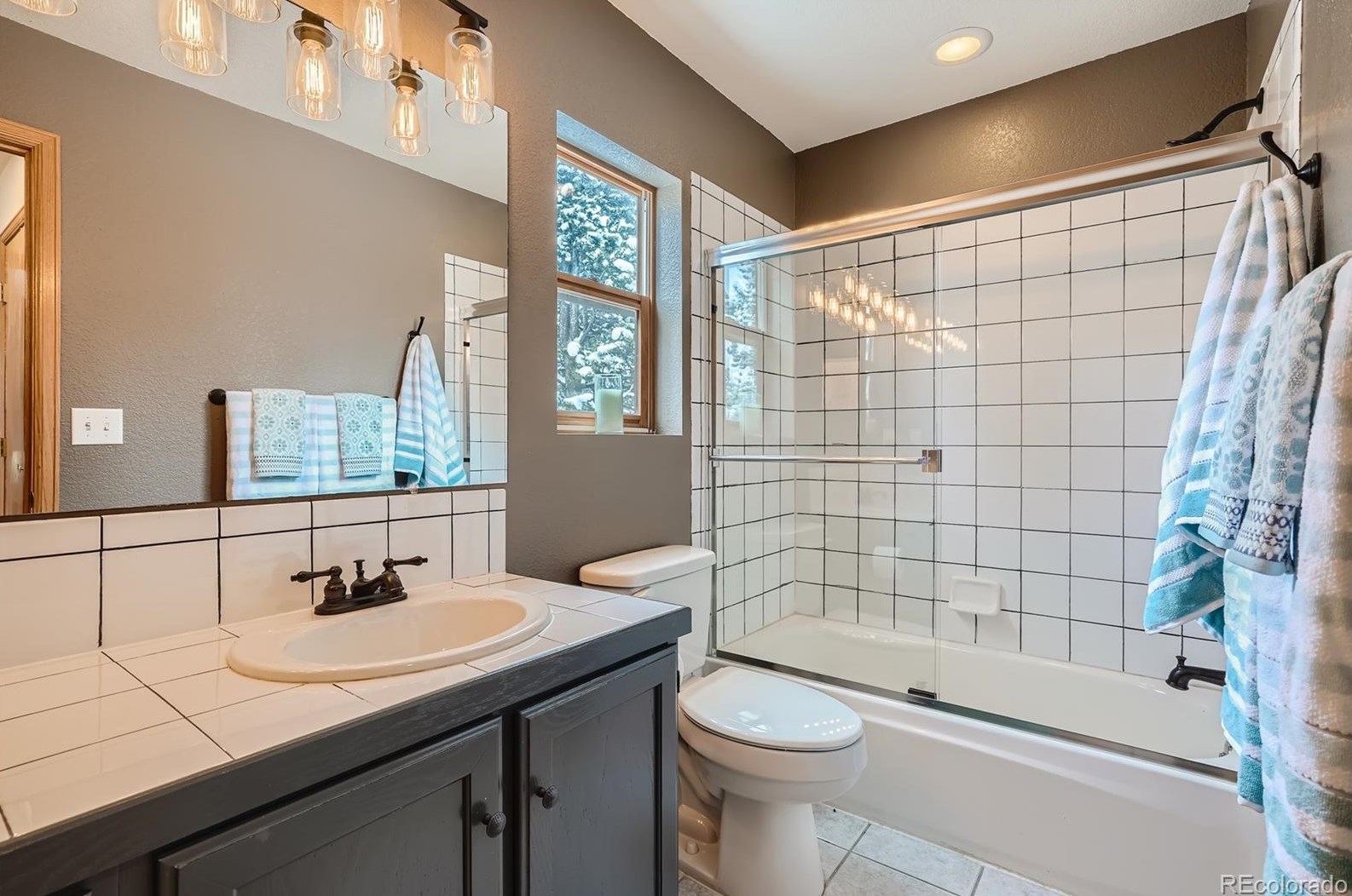 902 Karlann Dr, Arvada CO  80422-4067 exterior