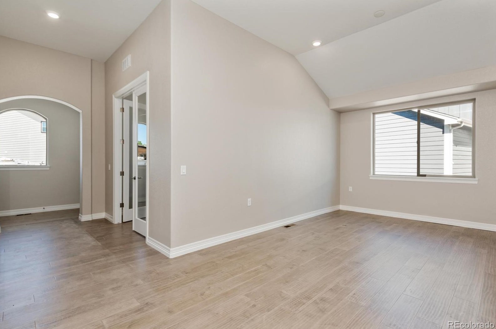 9761 Crystal Lake Dr, Littleton, CO 80125-8406