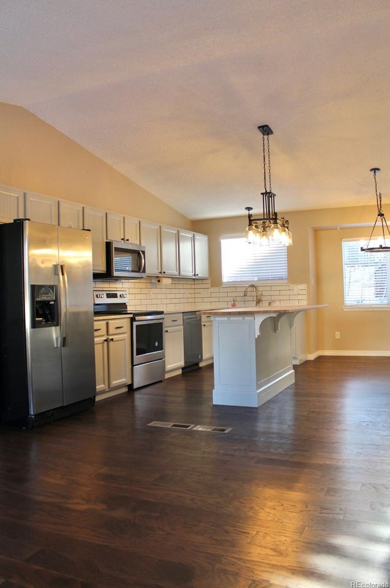 9763 Cove Creek Dr, Littleton CO  80129-5769 exterior