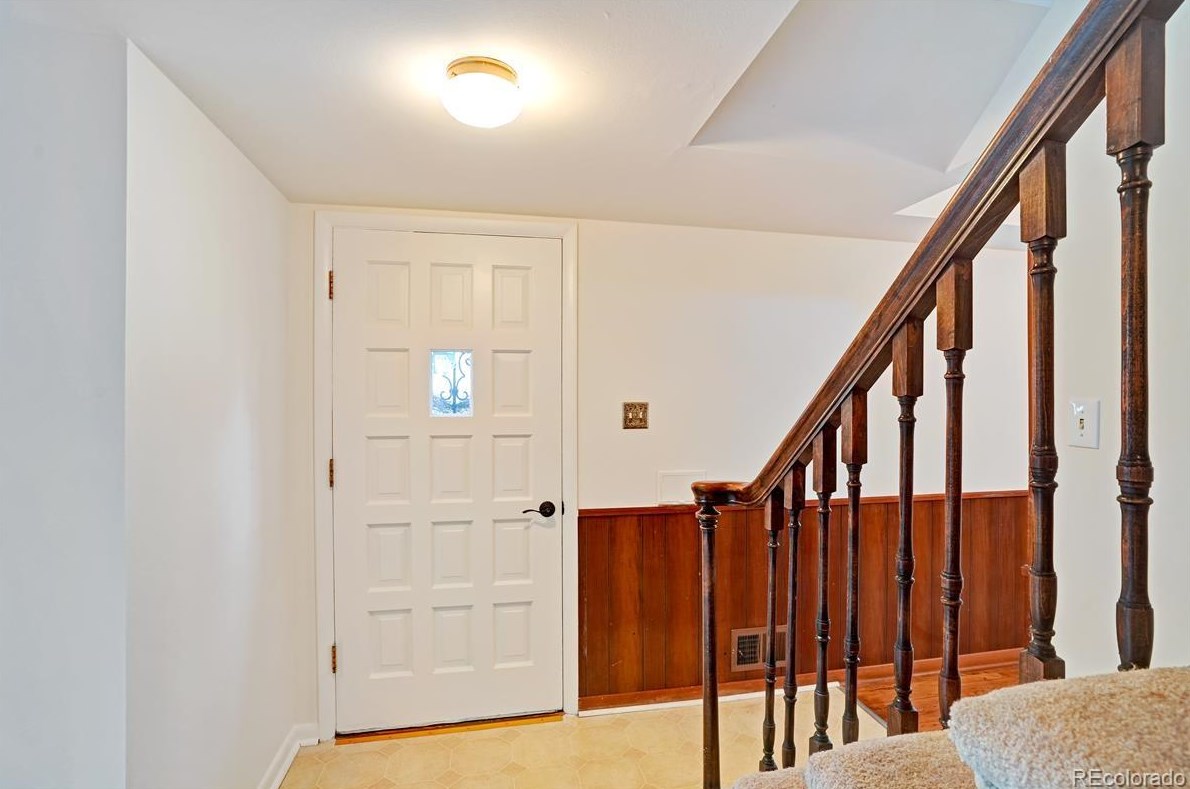 992 Briarwood Cir, Littleton, CO 80122-5205