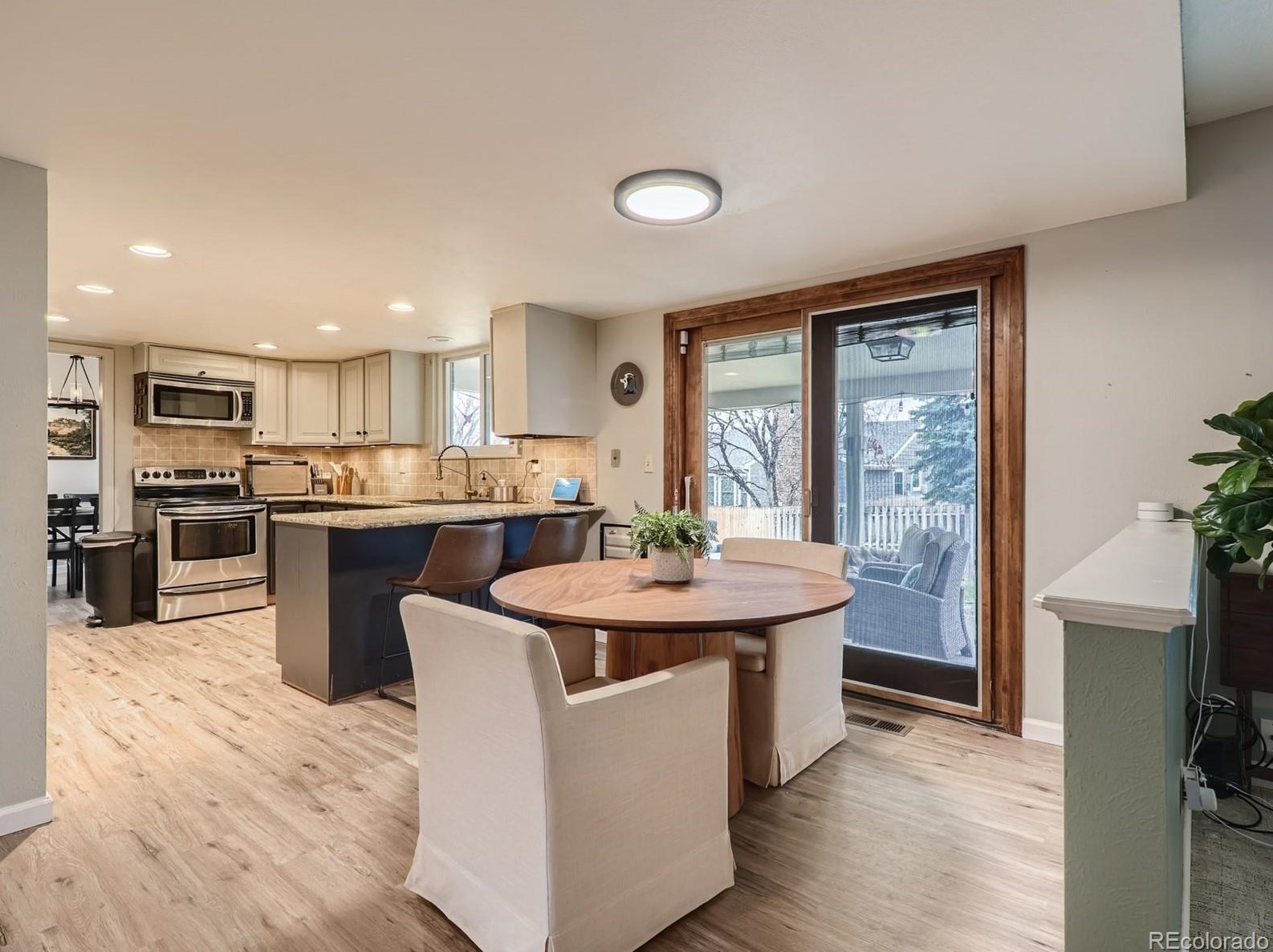 8916 Geddes Pl, Littleton CO  80128-4109 exterior