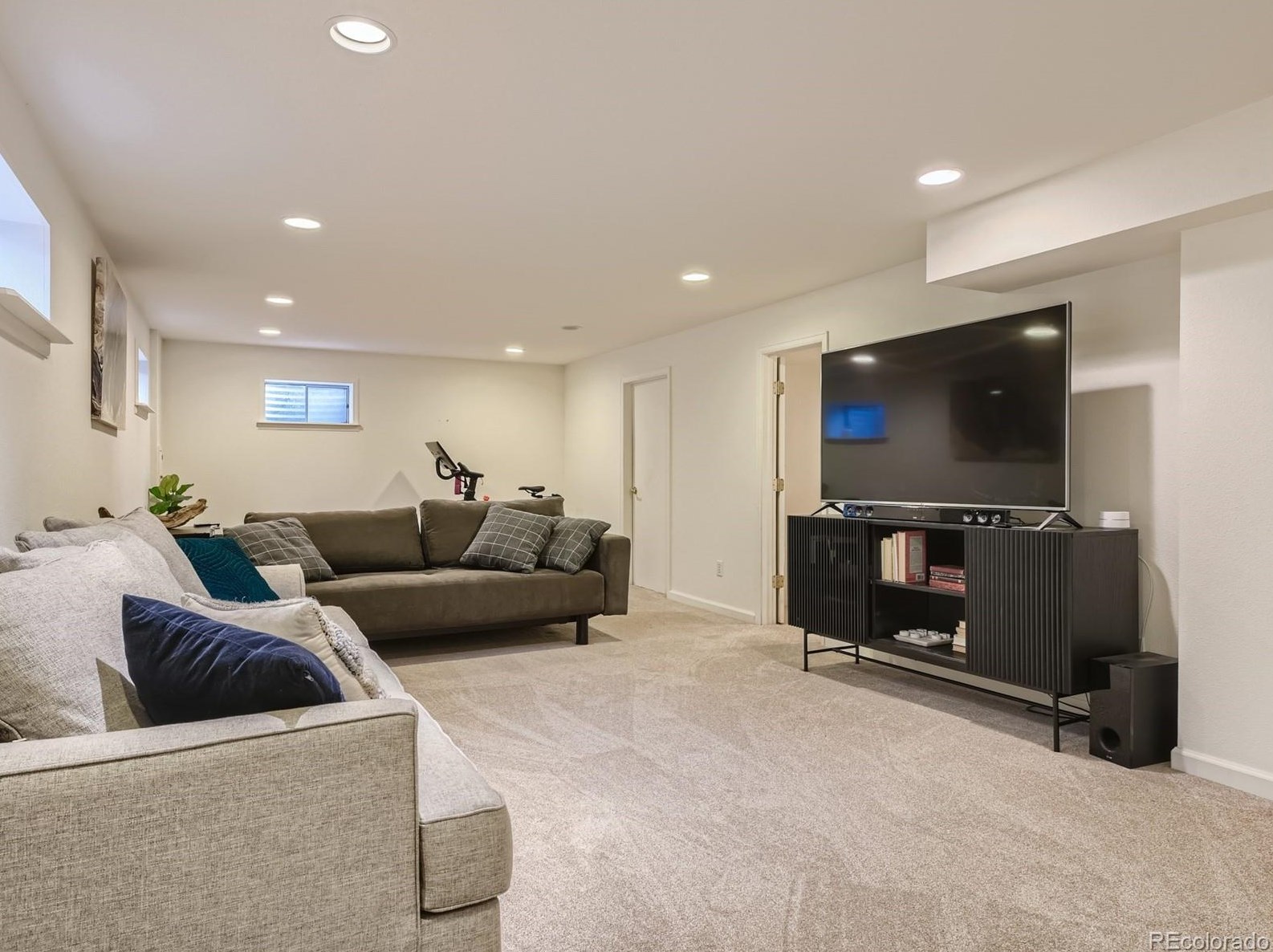 8916 Geddes Pl, Littleton CO  80128-4109 exterior