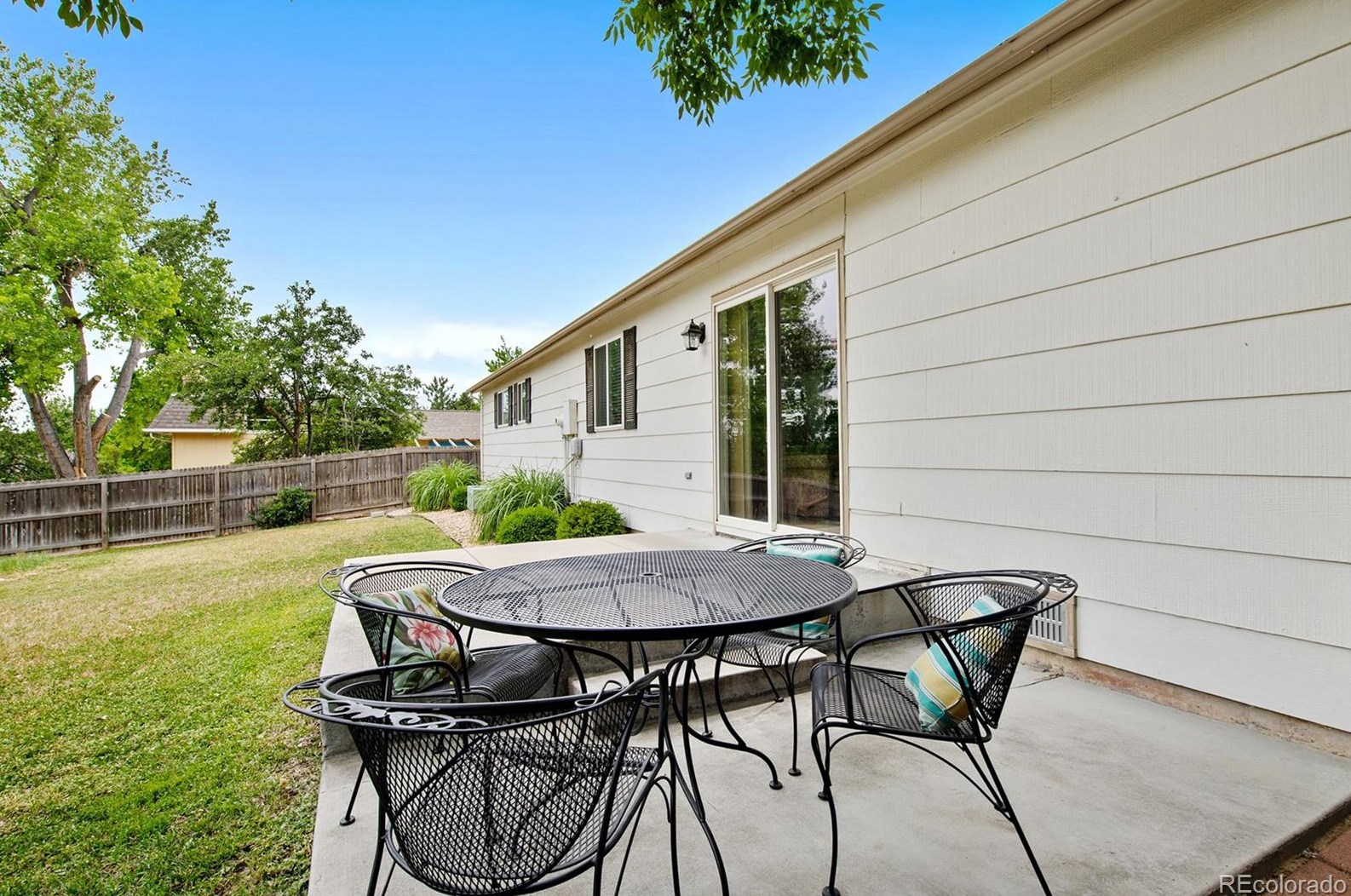 7206 Elm Ct, Littleton CO 80122-3828 exterior