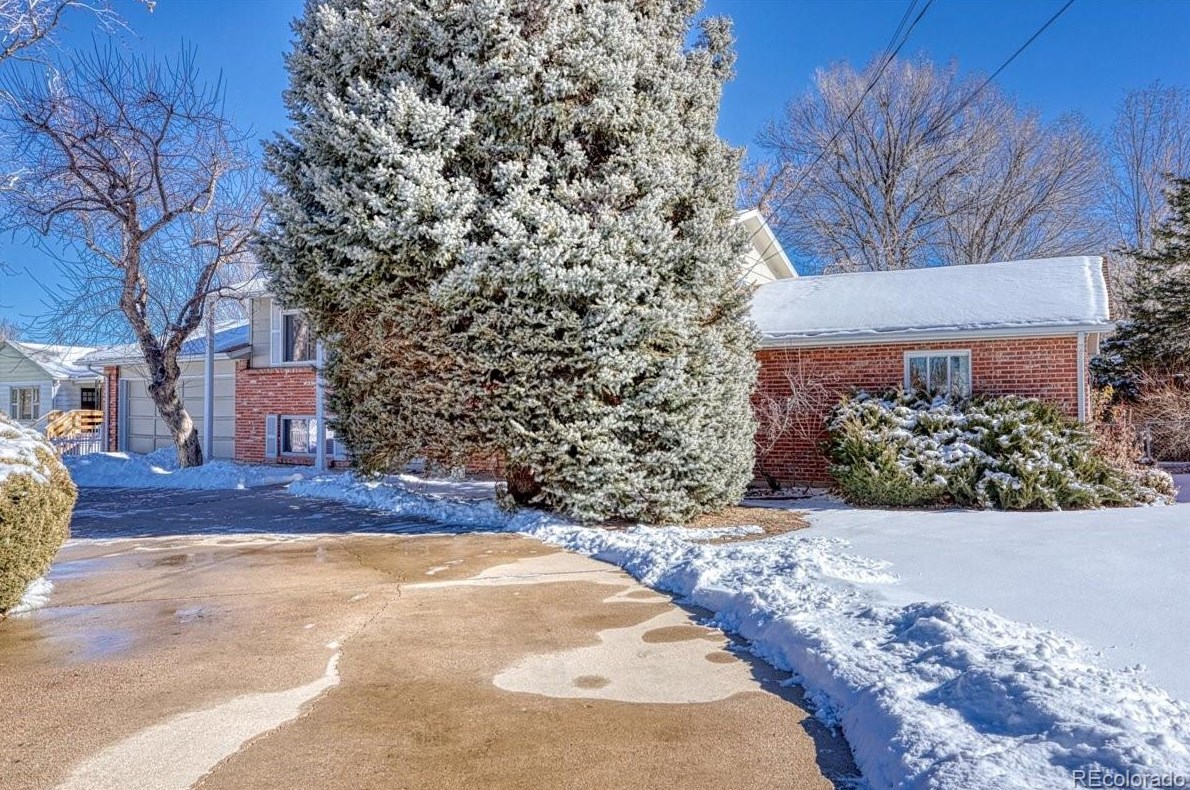 6284 Grant St, Littleton, CO 80121-2279