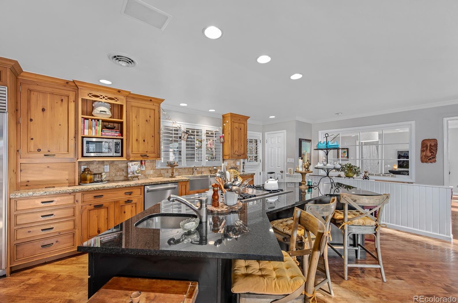 945 Front Range Rd, Littleton CO 80120-4005 exterior