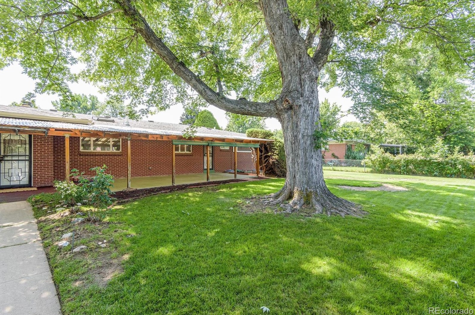 6131 Crestview St, Littleton CO 80120-2843 exterior