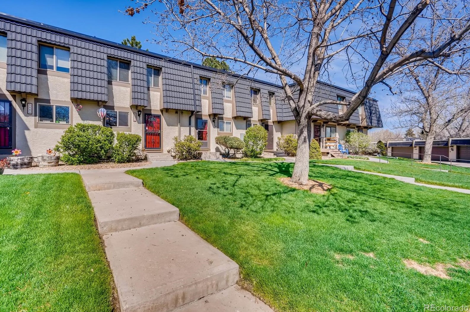 6882 Broadway, Littleton, CO 80122-2827