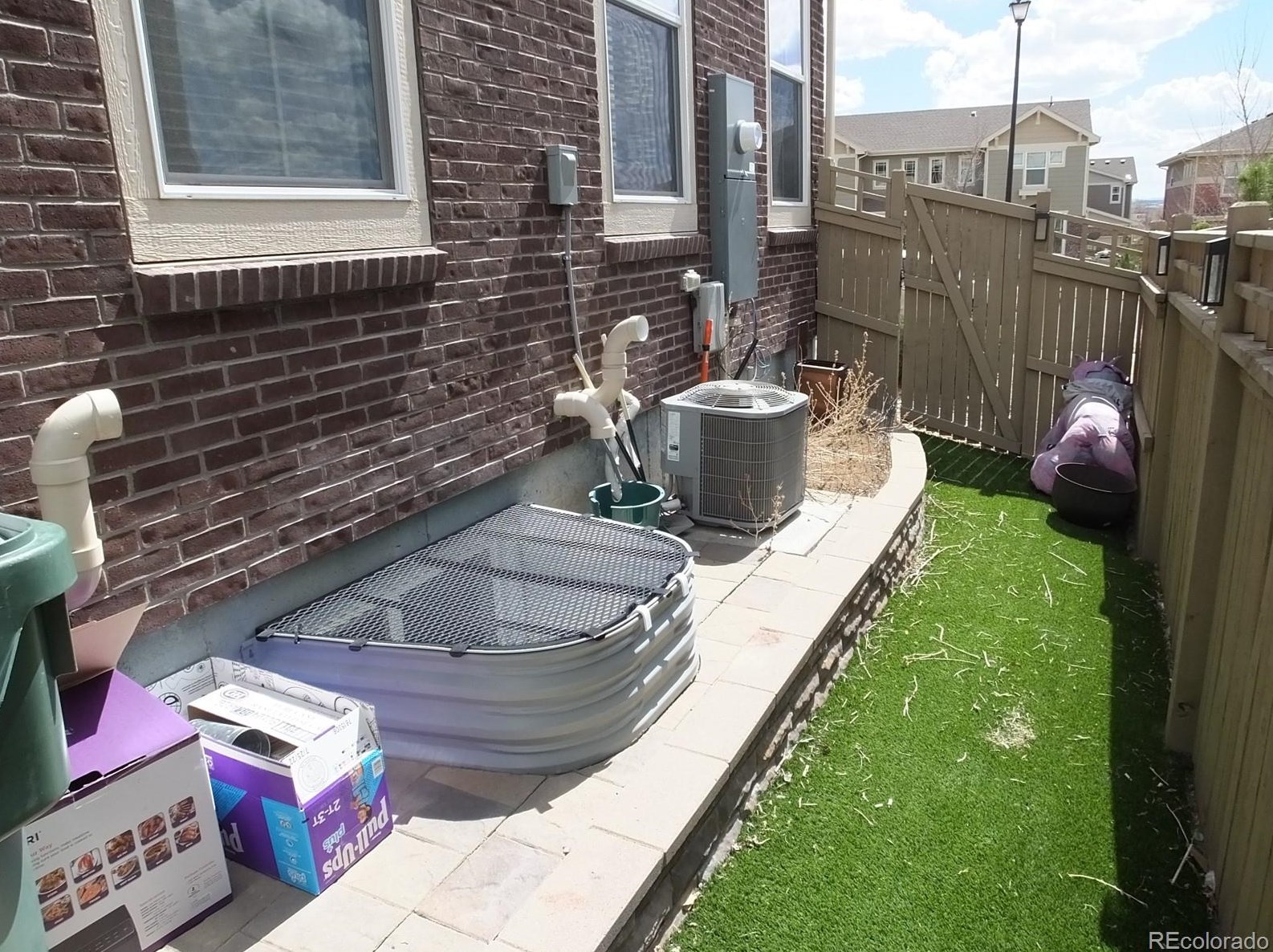 14772 Poundstone Dr, Aurora CO 80015-4230 exterior