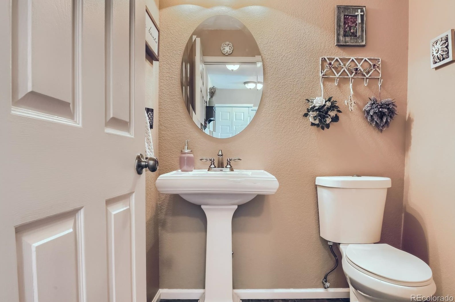 9213 Woodland Dr, Littleton CO 80126-2280 exterior