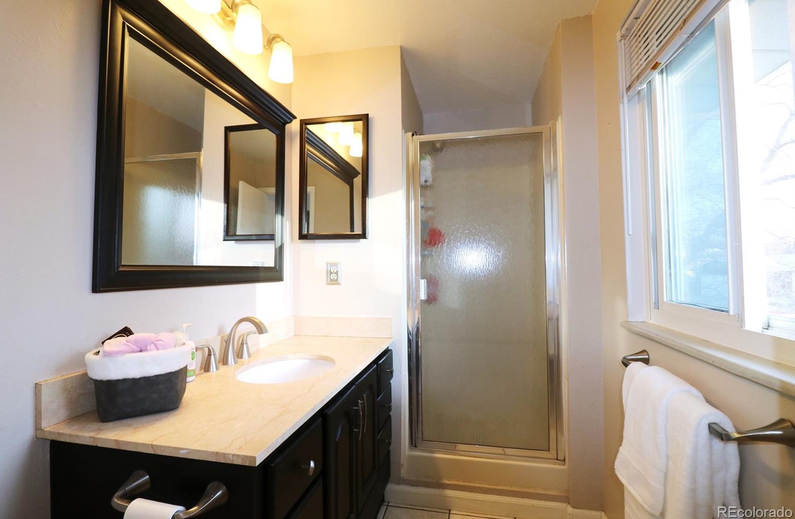 6222 Ash Cir, Littleton CO 80121-3129 exterior