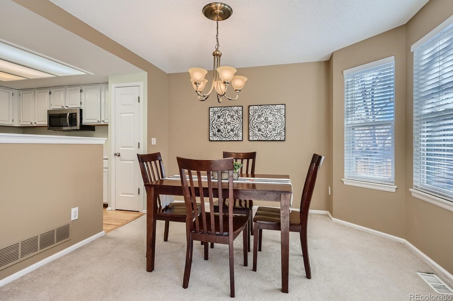 2122 Phillips Ln, Littleton CO 80122-3239 exterior