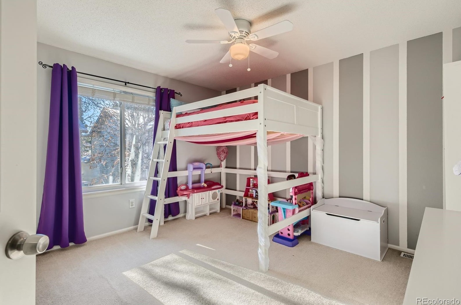 2122 Phillips Ln, Littleton CO 80122-3239 exterior