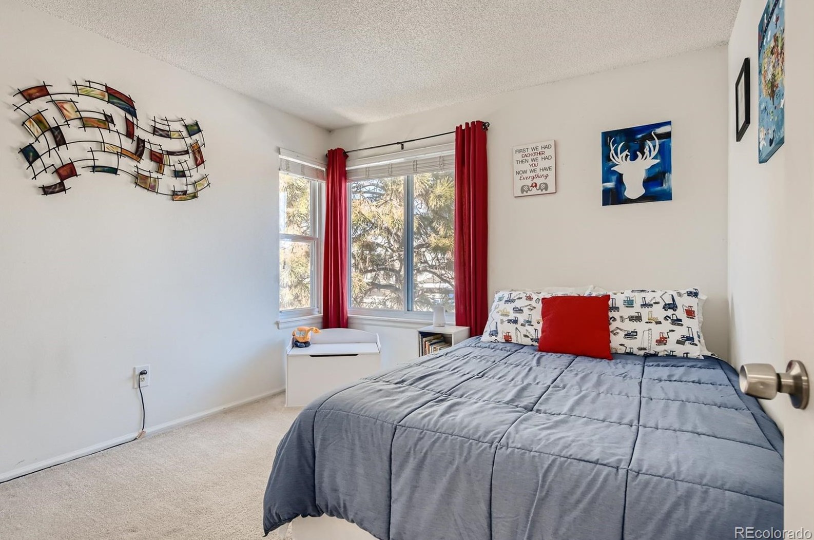 2122 Phillips Ln, Littleton CO 80122-3239 exterior