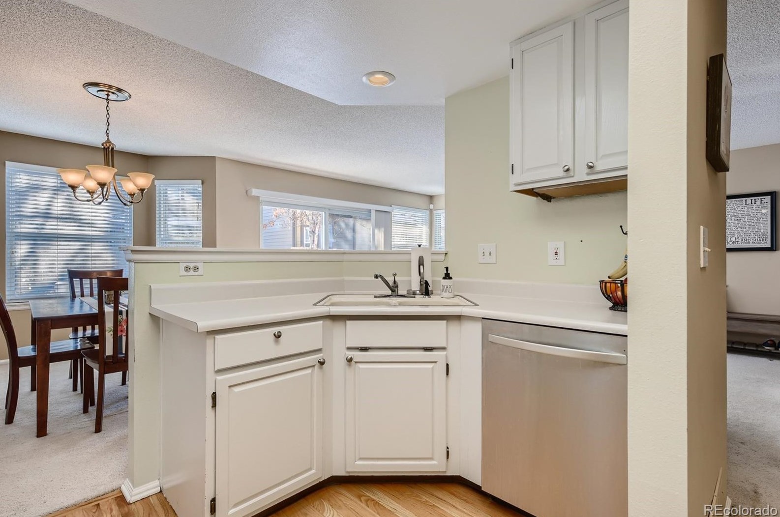 2122 Phillips Ln, Littleton CO 80122-3239 exterior