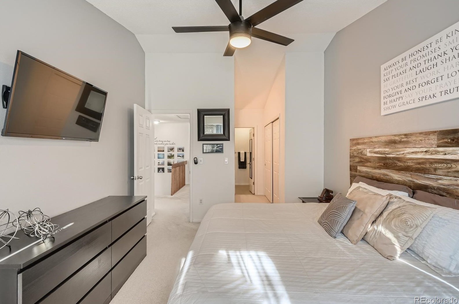 2122 Phillips Ln, Littleton CO 80122-3239 exterior