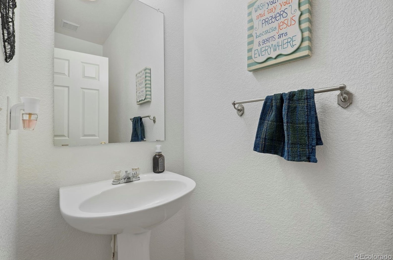 10557 Jaguar Dr, Littleton CO  80124-5200 exterior