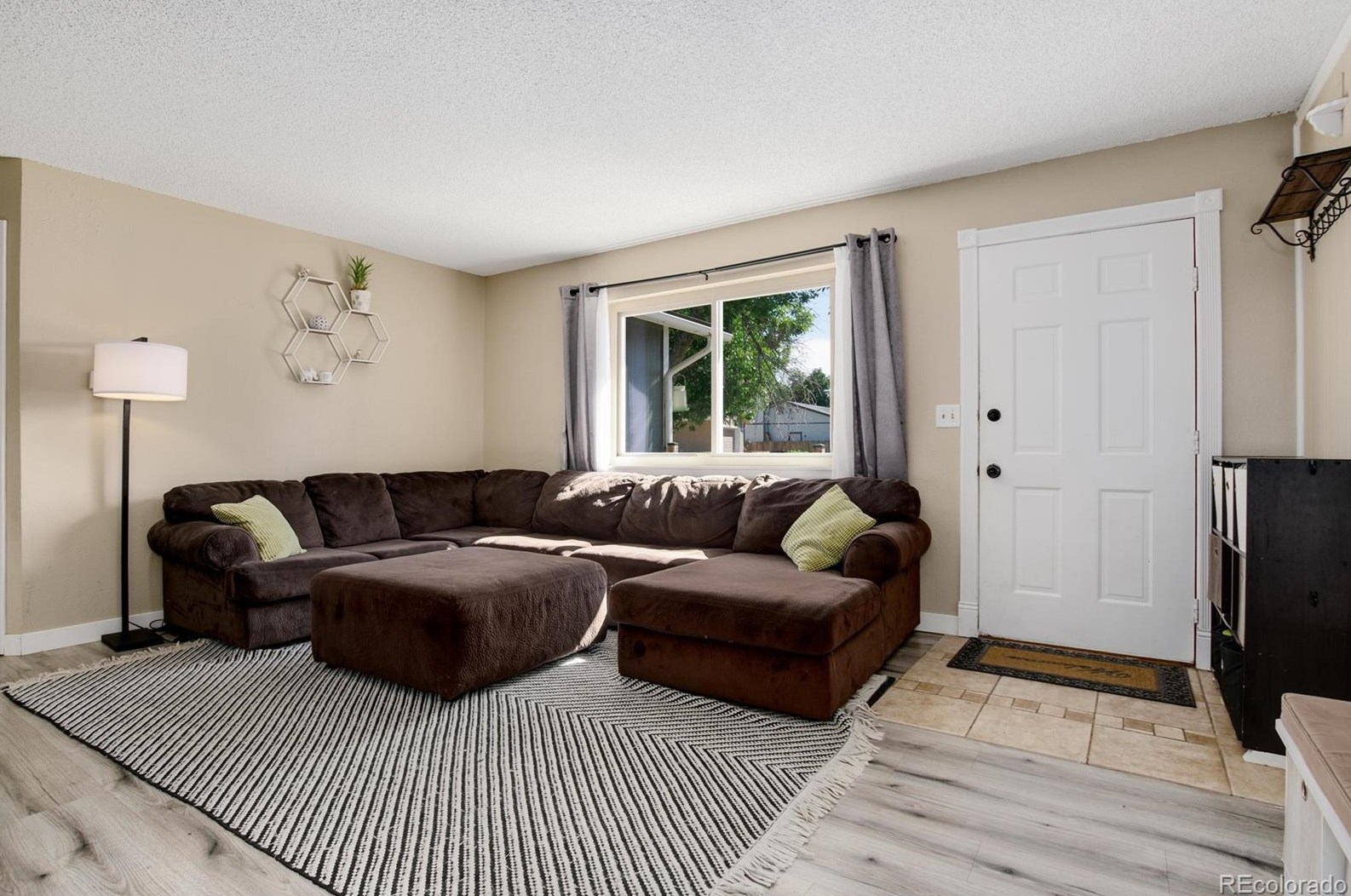 8777 Dover Cir, Arvada, CO 80005-1548