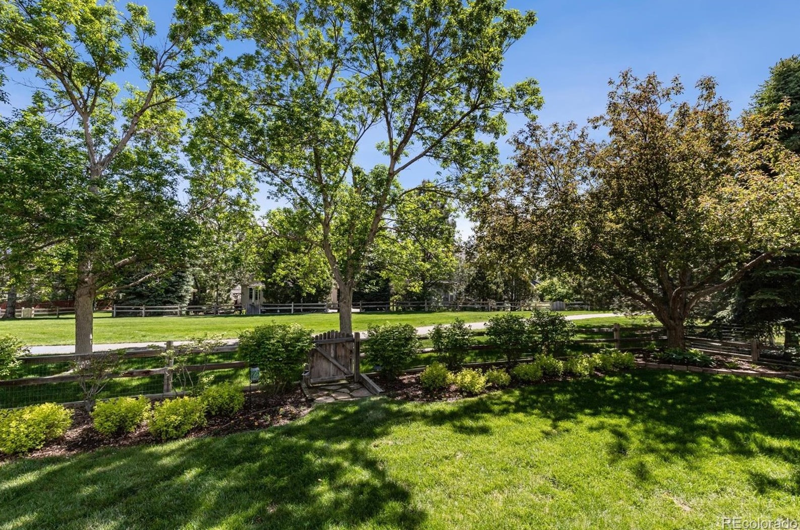 9662 Indian Wells Dr, Littleton CO 80124-4215 exterior