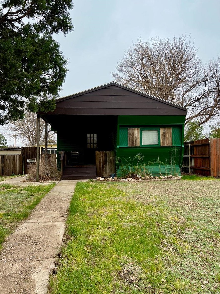 327 5th St, Burlington, CO 80807